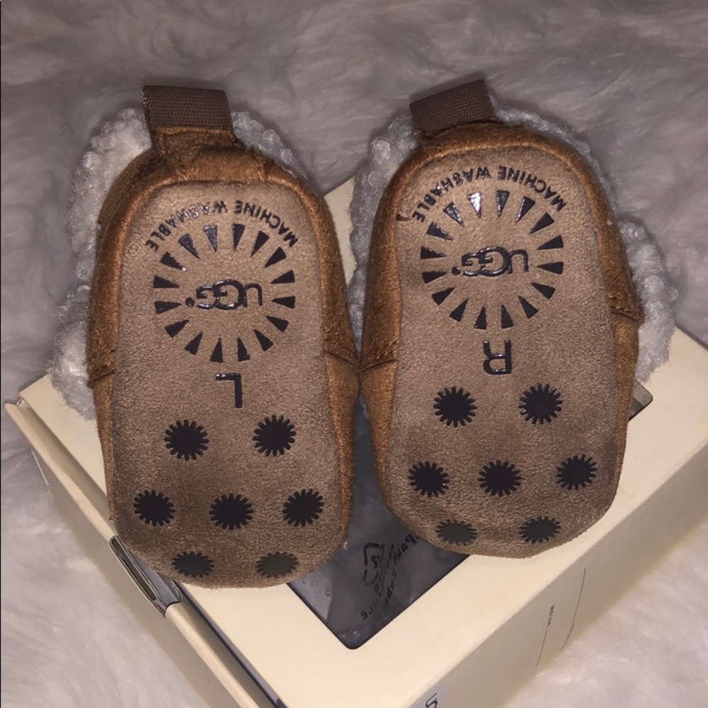 Uggs 0/1 - Picture 3 of 5